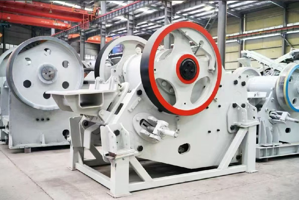 Jaw crusher on-site at the workshop