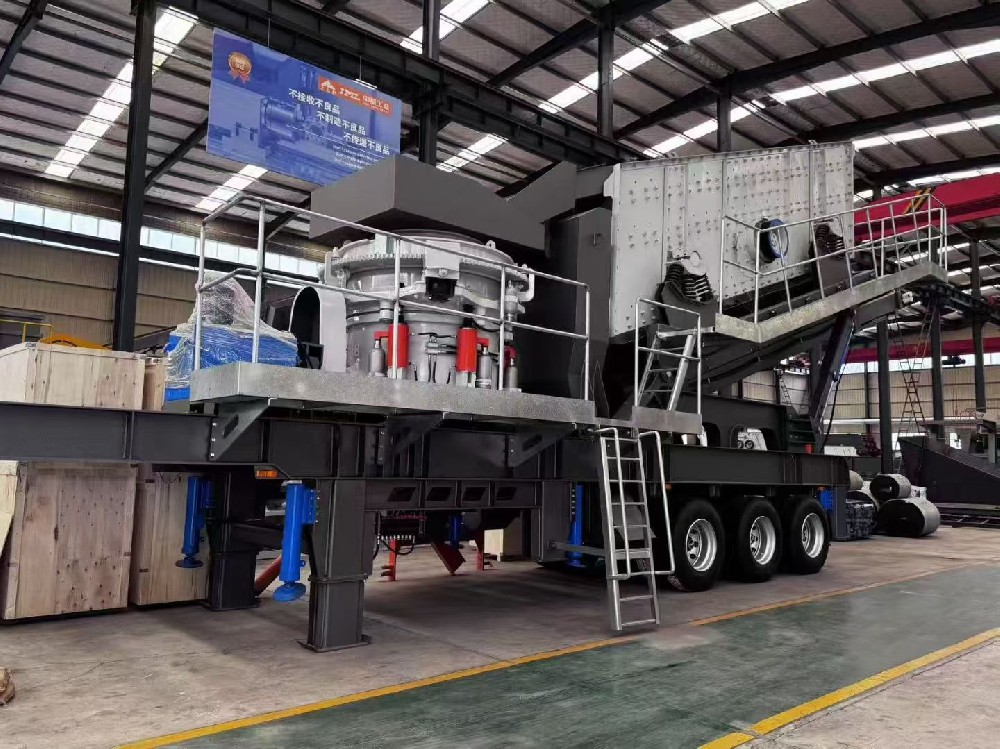 Mobile tire-mounted crushing plant workshop on-site